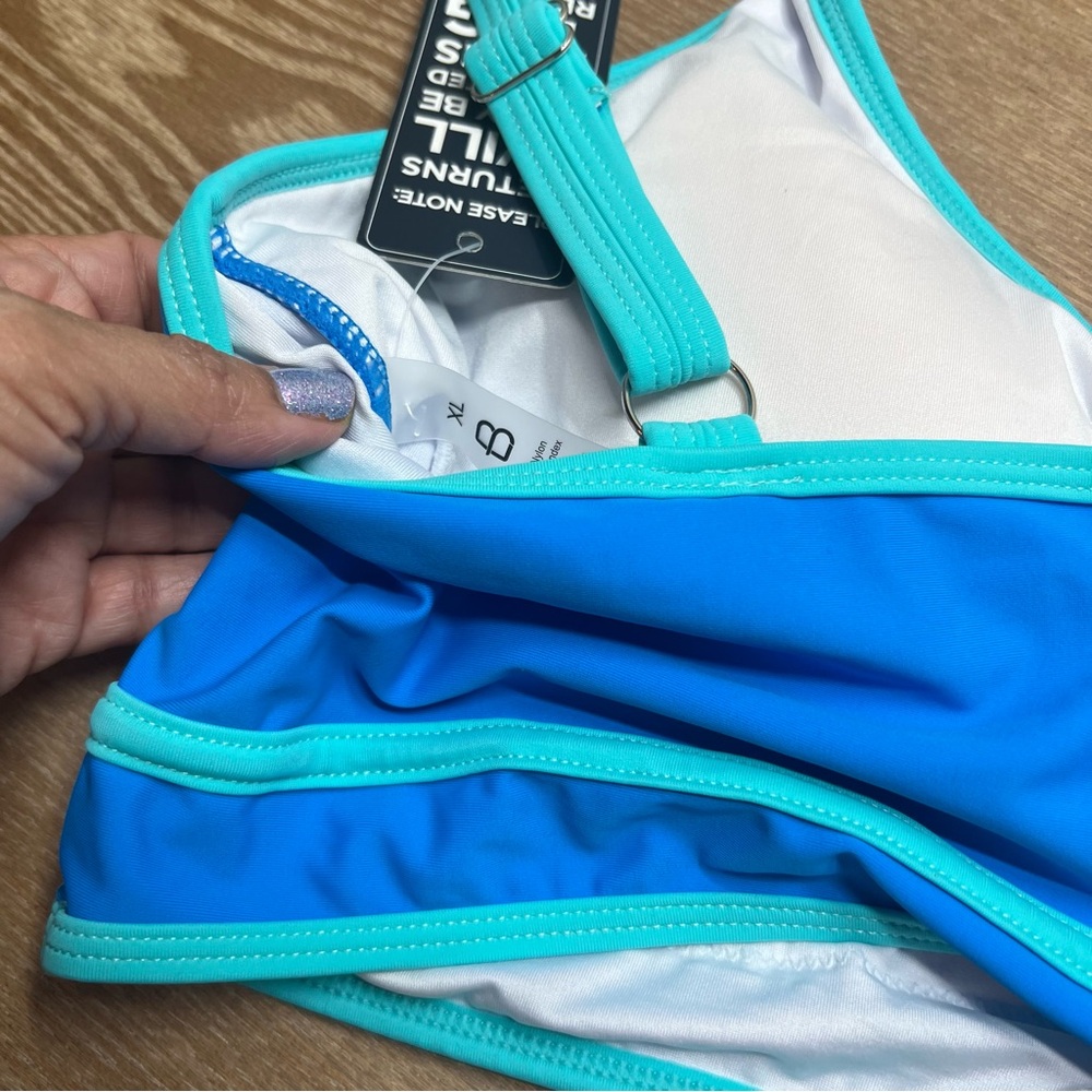 🌊Bright Blue Bikini Top with Aqua Trim NWT size XL - Picture 3 of 3